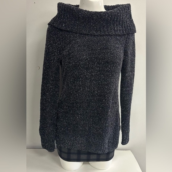 WHITE HOUSE BLACK MARKET KNITTED SCOOPED NECK SWEATER IN BLACK AND SILVER IN XS - Picture 3 of 9